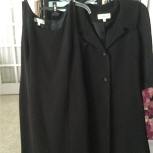 $79 firm New York suit /Dress matching dress Coat size 12 price  been lowered
